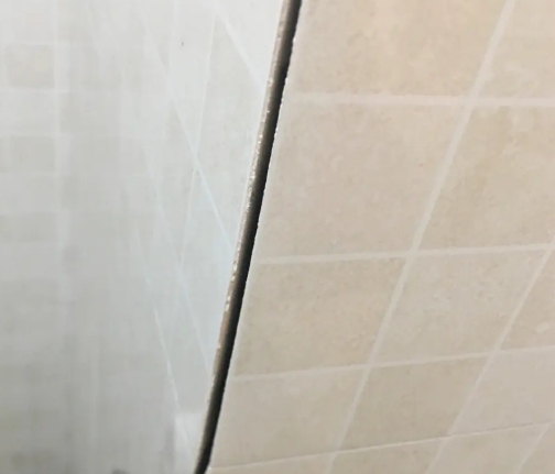 天水市瓷砖空鼓维修公司分享阳台瓷砖脱落的修复过程可以分为以下几个步骤